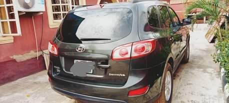 A picture of Hyundia Santafe 2010 model registered Nigerian used