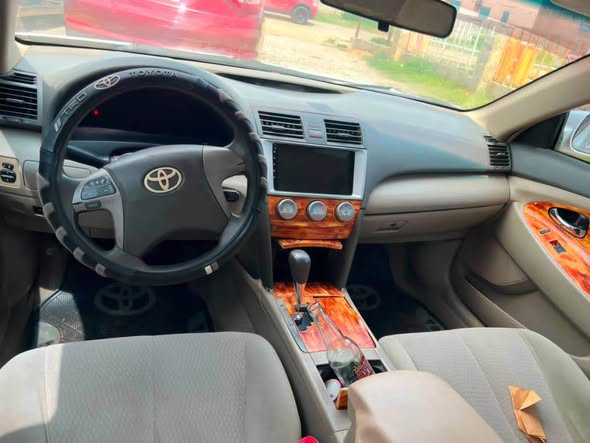 A picture of TOYOTA CAMRY 2011 07038233361