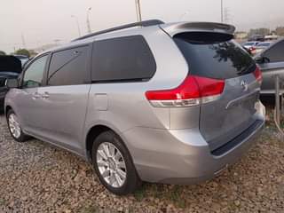 A picture of Toyota sienna 2013 direct Belgium 14m