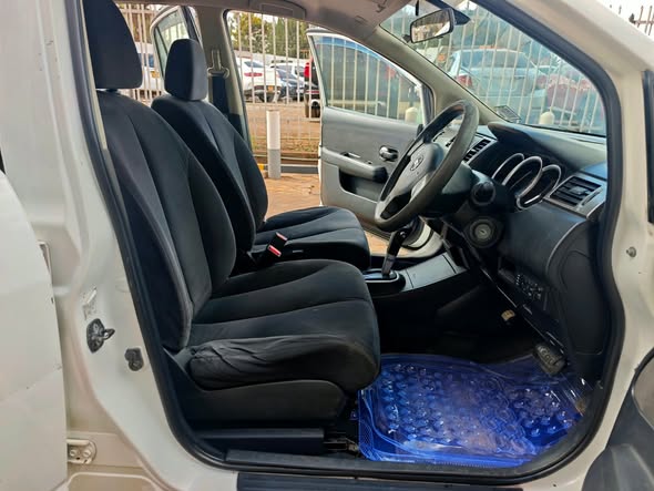 A picture of Nissan tiida