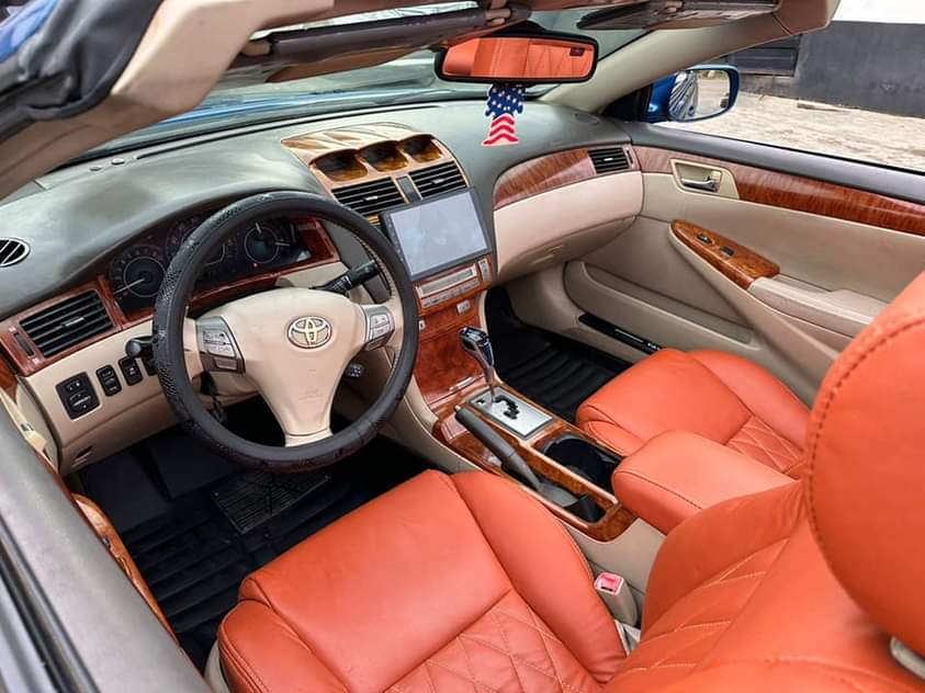 A picture of Toyota Solara 2003 09061825415