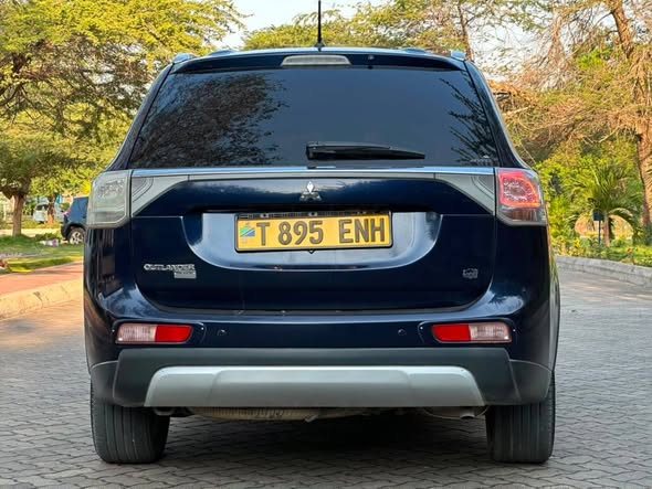 A picture of Car price 29Milion Mitsubish outlander Contact Year 2015 Cc 2360