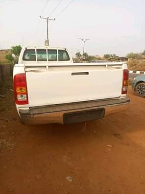 A picture of Toyota Hilux untouched chassis is available manual transmission is available