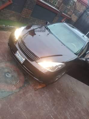 A picture of Lexus es330 2005 model EVERYTHING IS FRESH AND CLEAN Partly