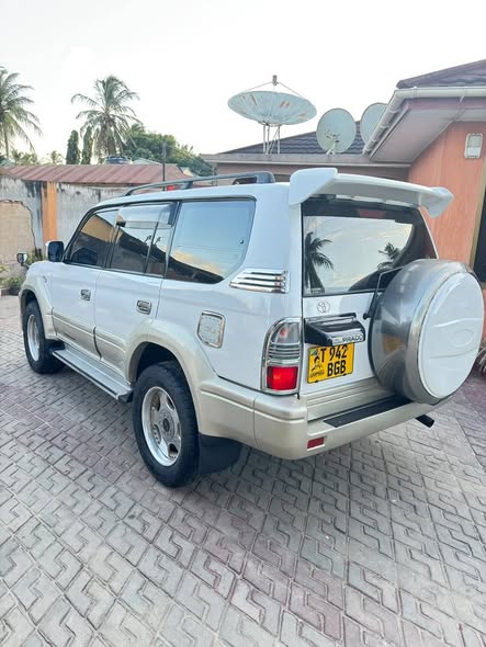 A picture of Toyota Land Cruiser Prado Tx