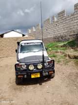 A picture of Land cruiser hizo zote zipo mbeya nikuwasha nakuondoka safari popote