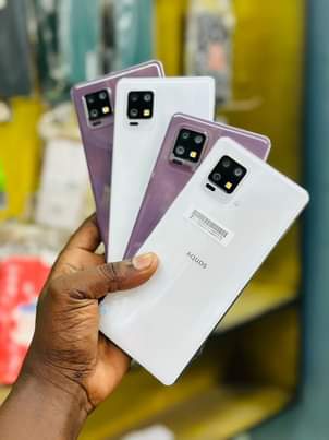 A picture of AQUOS ZERO 6 USED FROM JAPAN CLEAN