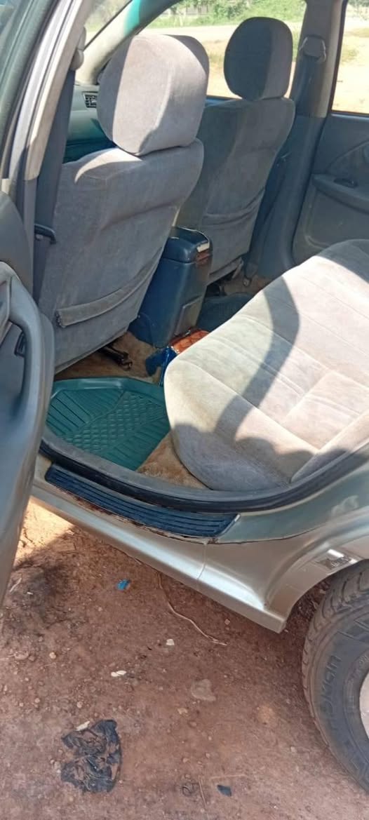 A picture of 2000 Toyota camry aka tiny light