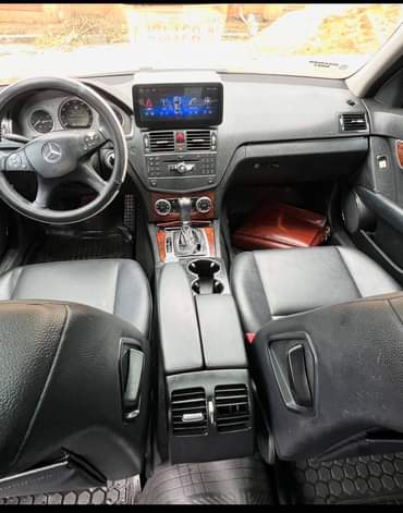 A picture of Brand Mercedes Benz Model C300 4matic Year 2008 Price 8