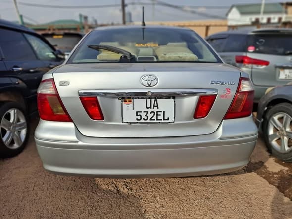 A picture of 2004 Toyota premio 2004