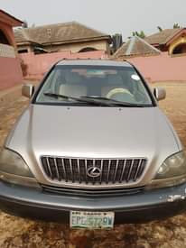 A picture of Lexus 300