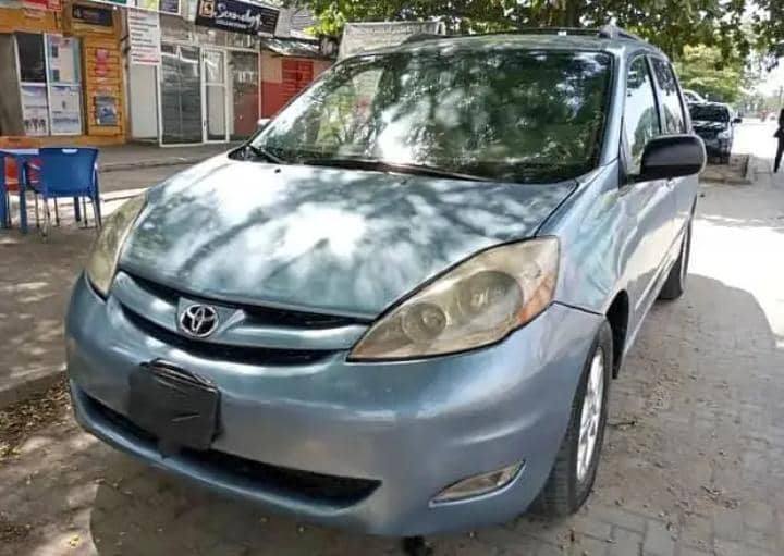A picture of Toyota Sienna 2006 Nothing to fix Engine Gear and Ac