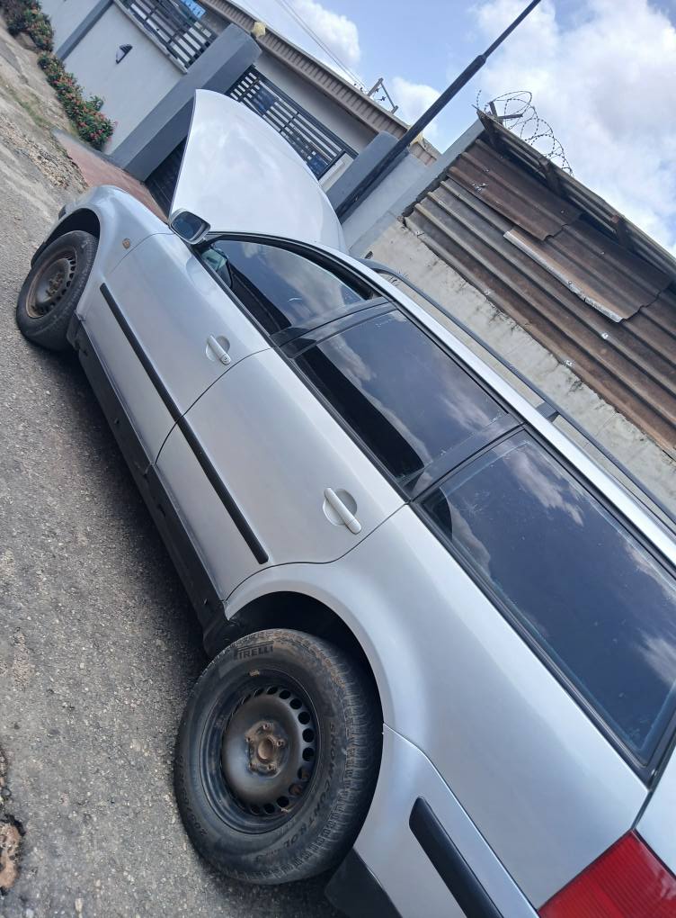A picture of Volkswagen passat 2004