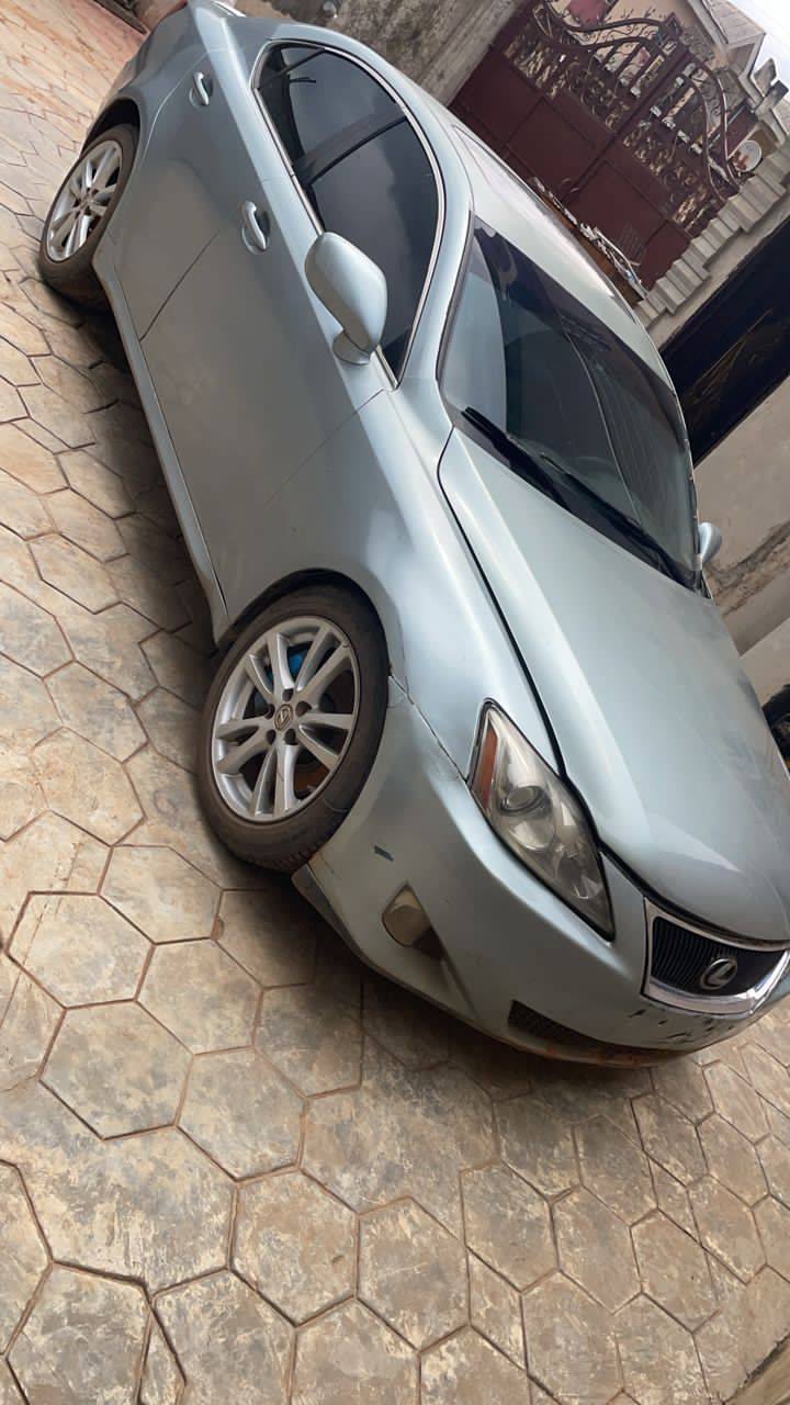 A picture of Super sharp is350 everything working perfectly buy and drive