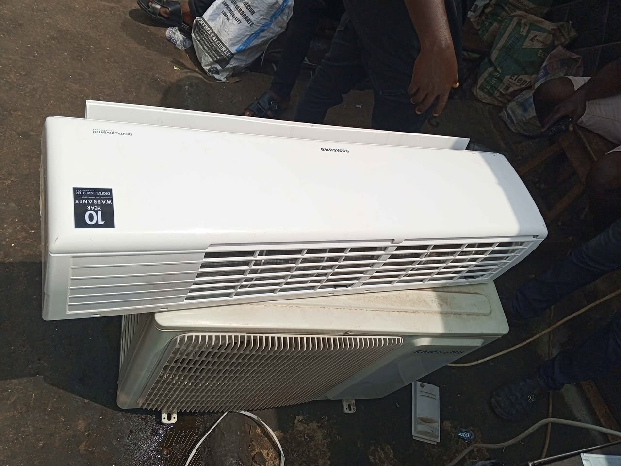 A picture of 2 horsepower Samsung inverter AC