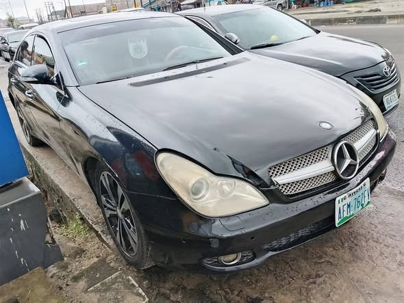 A picture of 2010 model Mercedes CLS350 sound v6 engine and gear 3M