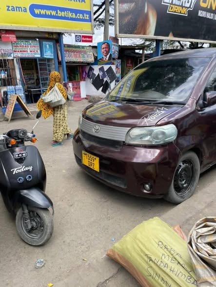 A picture of TOYOTA Porte