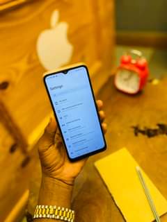 A picture of Infinix hot10i