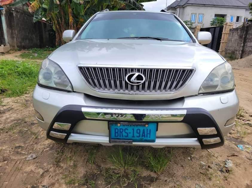 A picture of Lexus RX330 2007