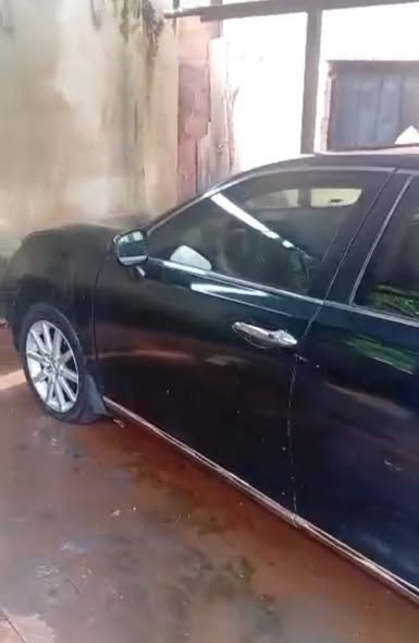A picture of Super Distress Sale PRICE SLASHED Clean Lexus ES350 going for