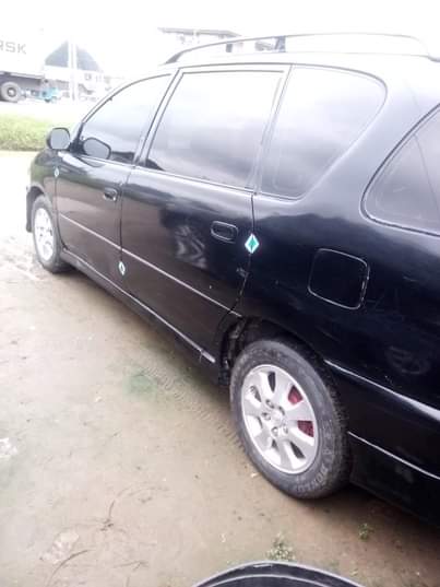 A picture of 2002 2003 TOYOTA IPSUM FOR SALE Pure first body 3