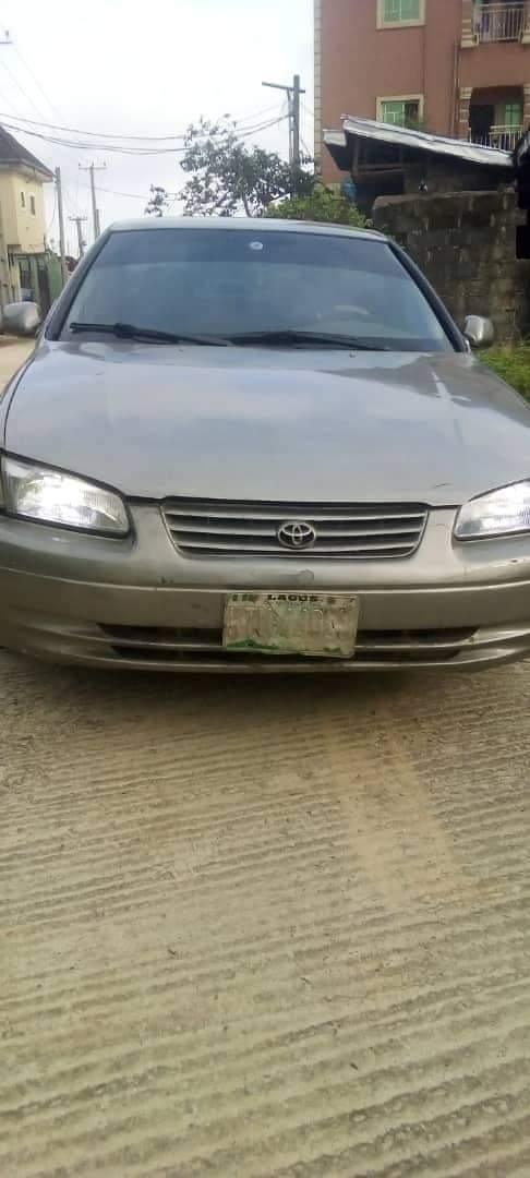 A picture of 1999 Toyota 1999 G
