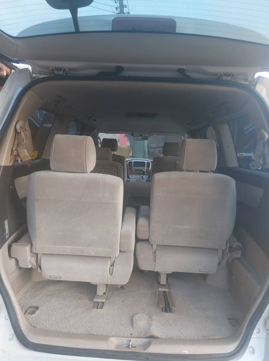 A picture of Toyota alphard 13m money needed