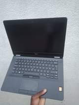 A picture of Nauza dell Slim coi 5
