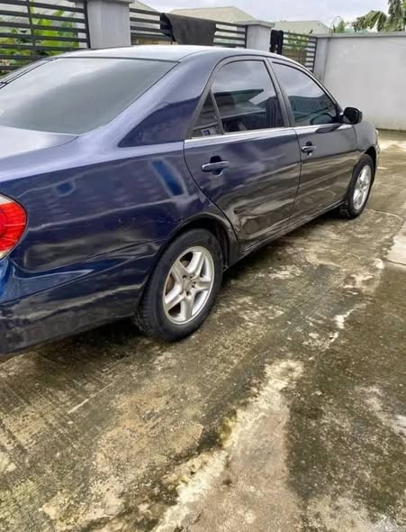 A picture of Toyota Camry 2005 model 4plugs