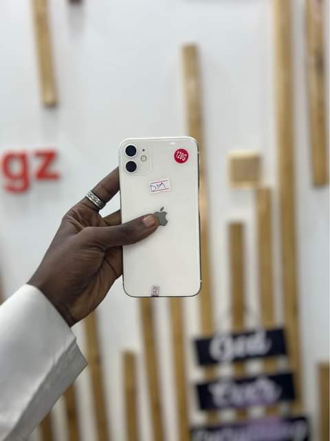 A picture of iphone 11 plain