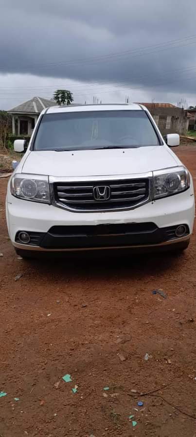 A picture of Clean 2012 Honda pilot just a months registration clean first