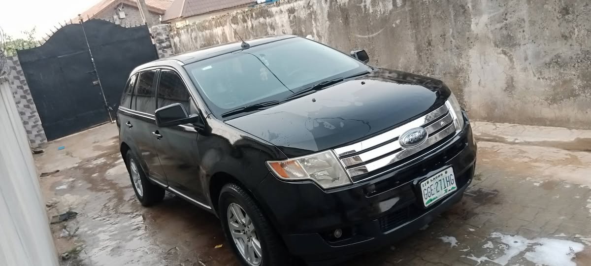 A picture of Super Clean Ford Edge