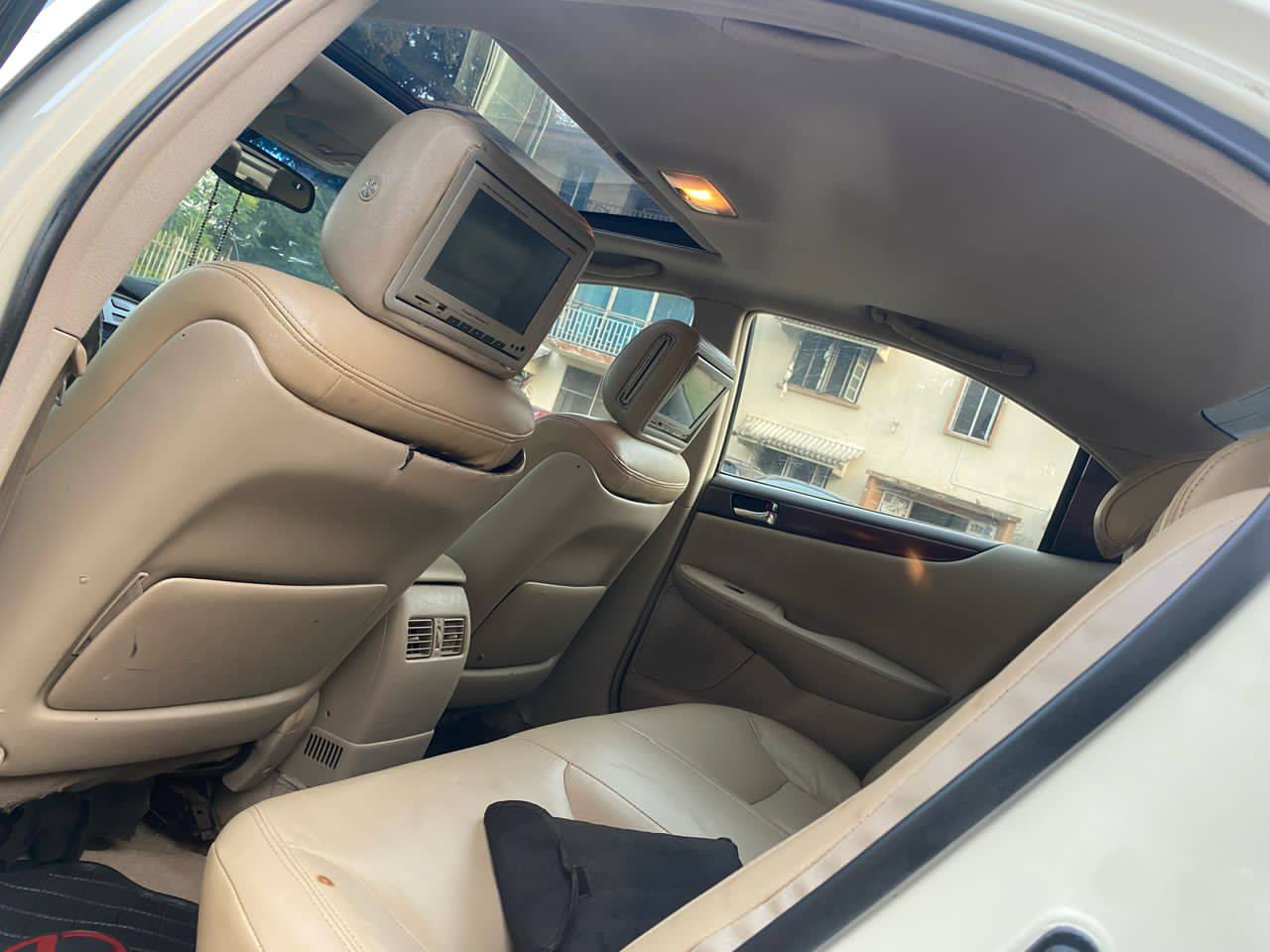 A picture of LEXUS ES 300 YEAR 2003 