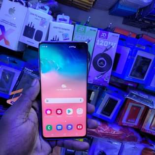 A picture of SAMSUNG GALAXY S10 128GB STORAGE 8GBRAM CALL WHATAPP 0702779823