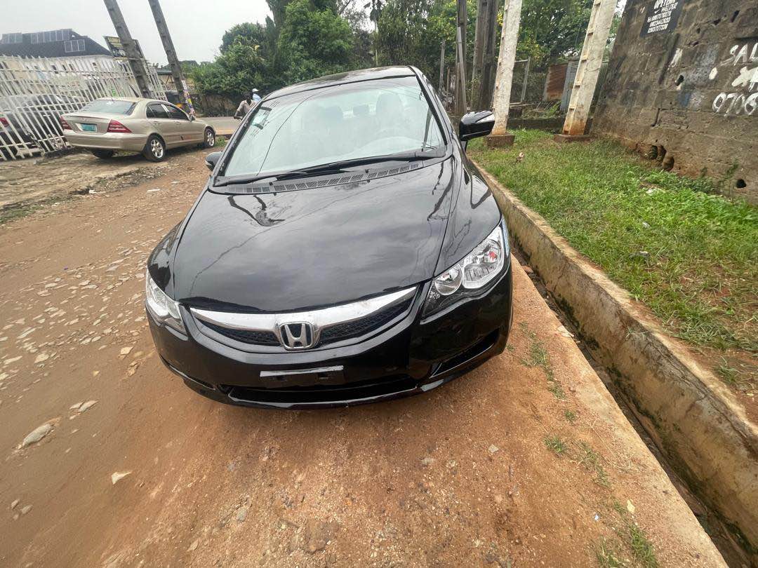 A picture of 2009 super neat registered Honda civic engine and gear is