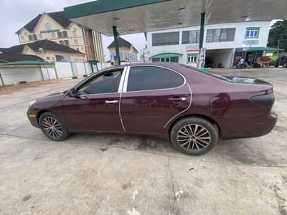 A picture of Lexus ES 300 02