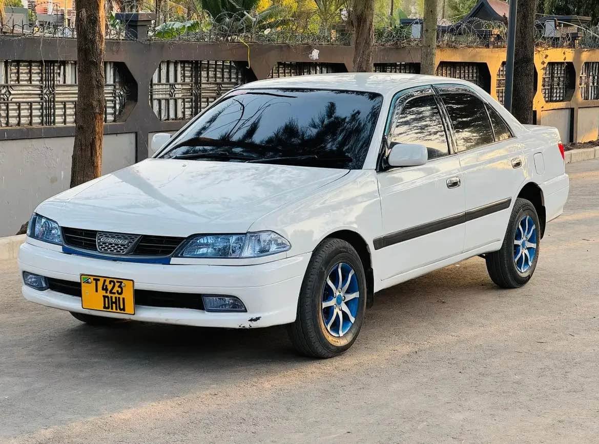 A picture of TOYOTA CARINA