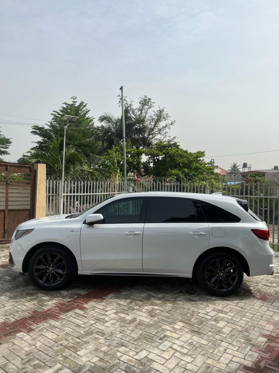 A picture of 2020 Acura mdx