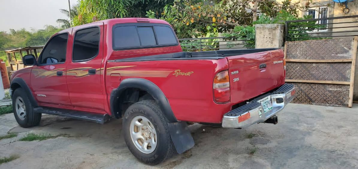 A picture of Toyota Tacoma 08123451380