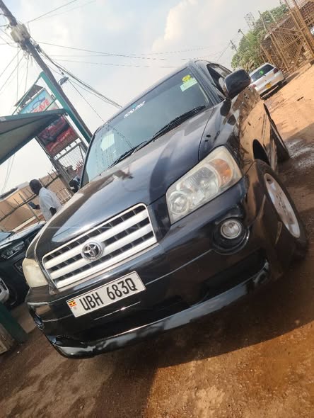 A picture of Toyota Kulger 2006 7 Seater
