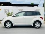 A picture of TOYOTA IST USED JAPAN PEARL WHITE