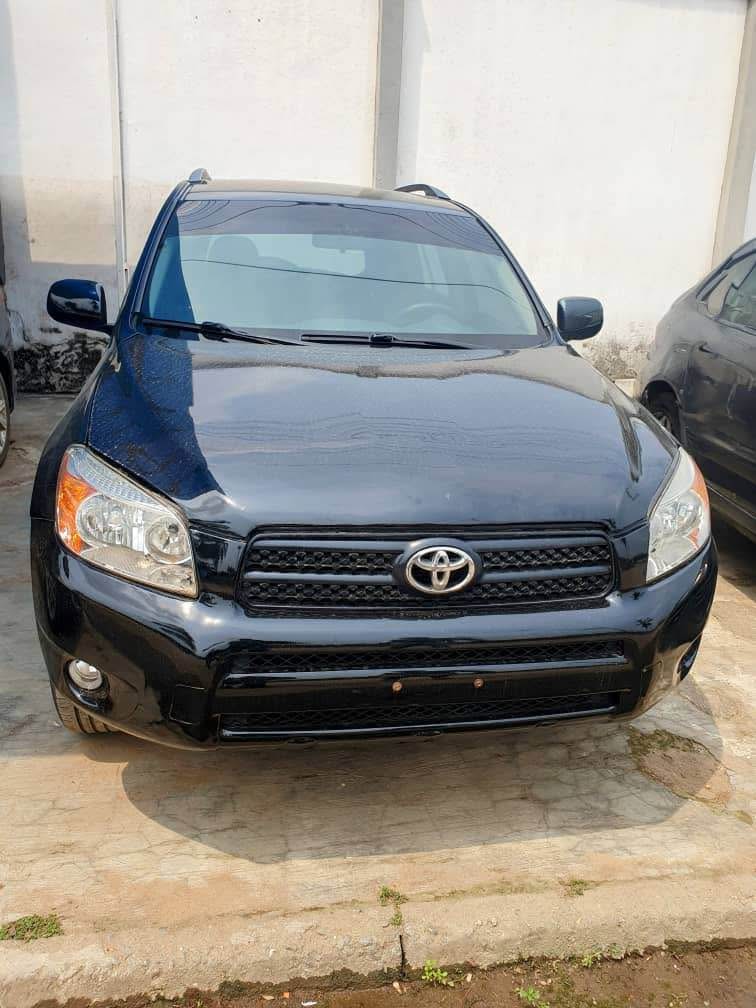 A picture of Toks standard 07 08 Toyota RAV4 Untouched engine and gear