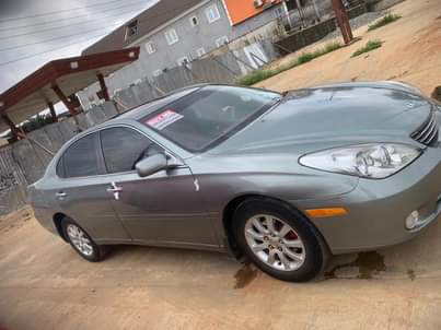 A picture of Lexus ES
