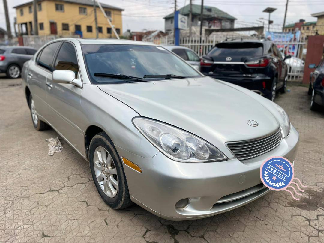 A picture of Clean registered Lexus es330