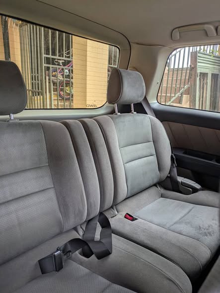 A picture of TOYOTA ALPHARD 2004 4WD