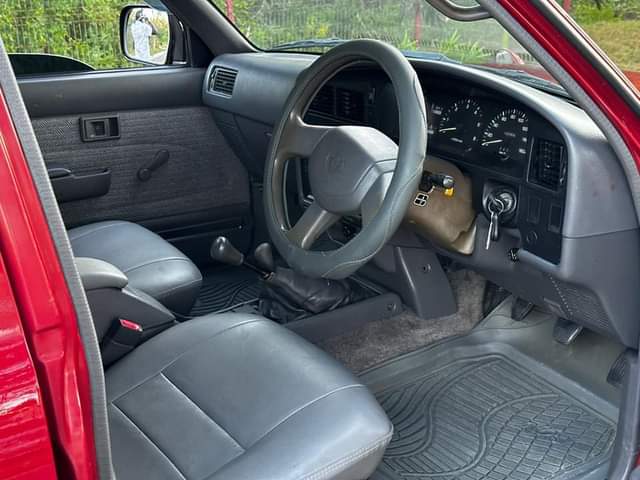A picture of TOYOTA HILUX ML 27