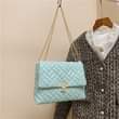 A picture of Handbag