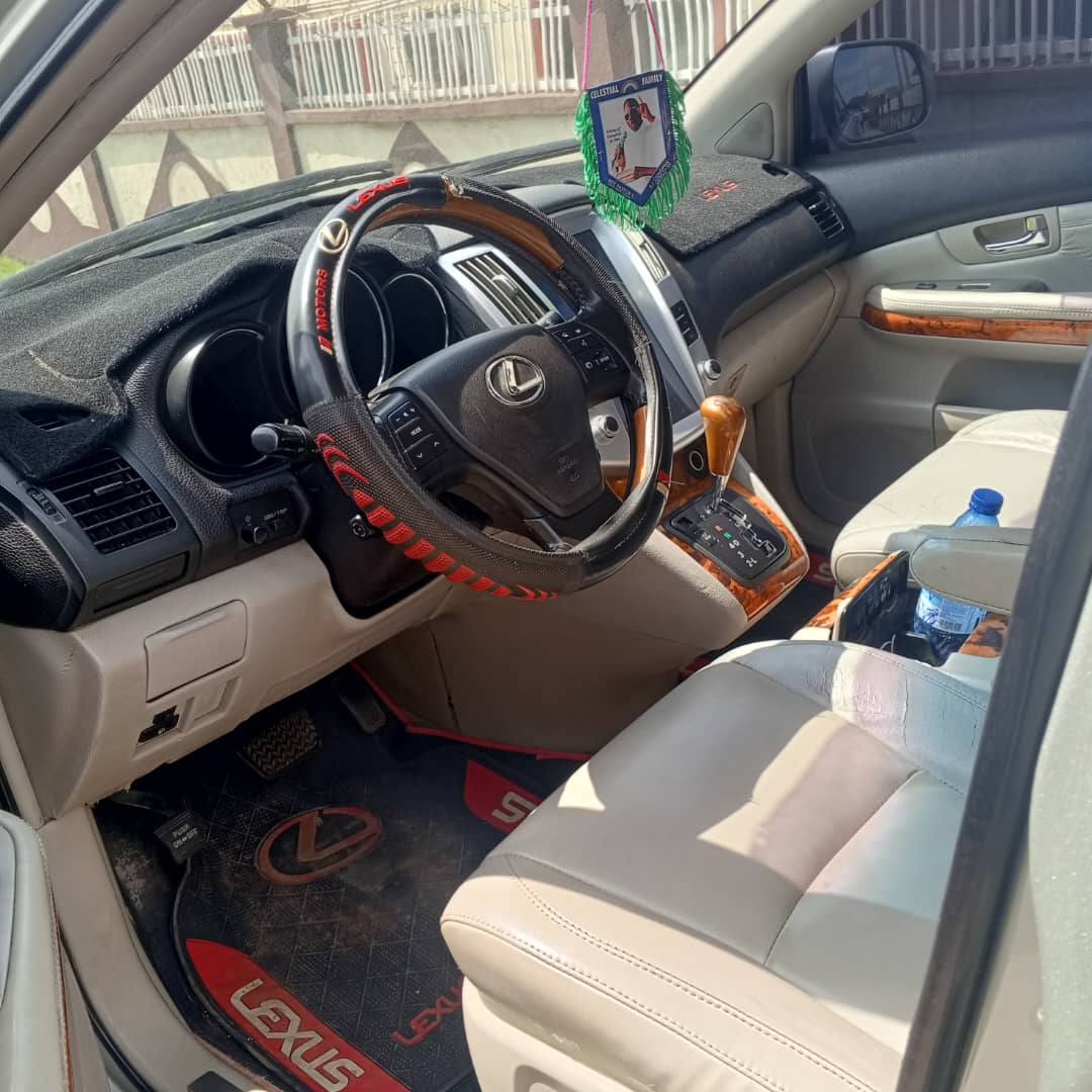 A picture of Lexus Rx350 2007 model full option registered