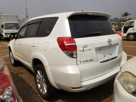 A picture of Toyota vanguard 7 seater 2010 model 2400cc 68 million Call