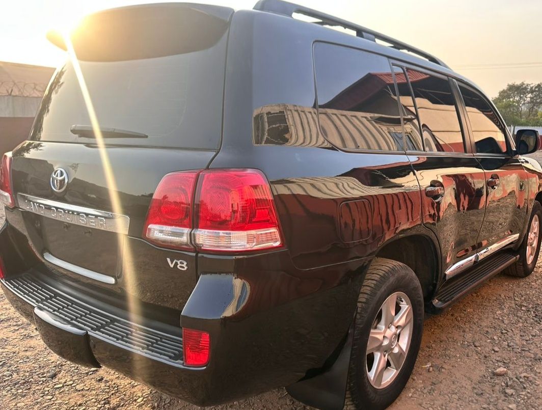 A picture of 2010 Toyota Land cruiser